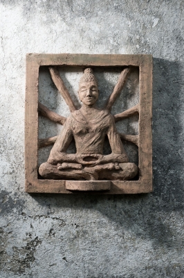 Závěsný relief Budha,šamotová hmota,Zatíraná měd´,v60x60cm.
