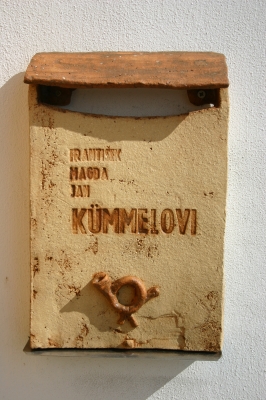 Keramická poštovní schránka,zatíraný burel,v.30x20 cm.