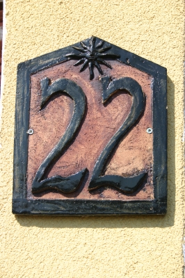 Domovní číslo,kamenina,glazura,25 cm.